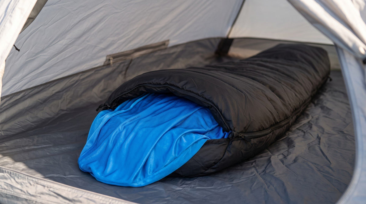 Drap de sac de couchage bleu glissé dans un sac de couchage (Couleur : Bleu)