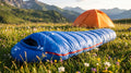 Sac de couchage momie en duvet 400 g bleu dans une prairie d'été, tente orange (Couleur : Bleu)